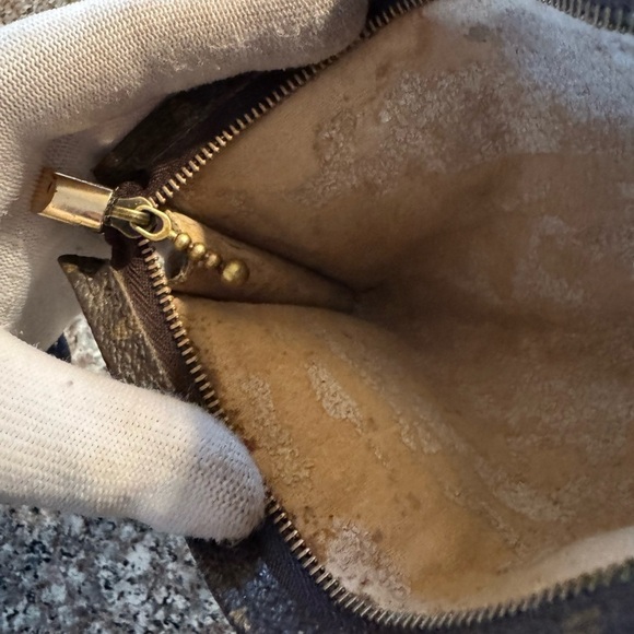 Louis Vuitton Monogram Pouch Purse/vintage preowned - Picture 11 of 11